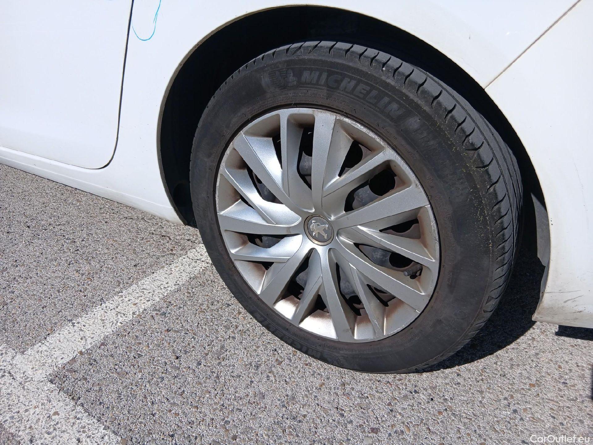  Peugeot  308 PEUGEOT  / 2017 / 5P / familiar SW Business Line BlueHDi 130 S&S 6vel MA #25