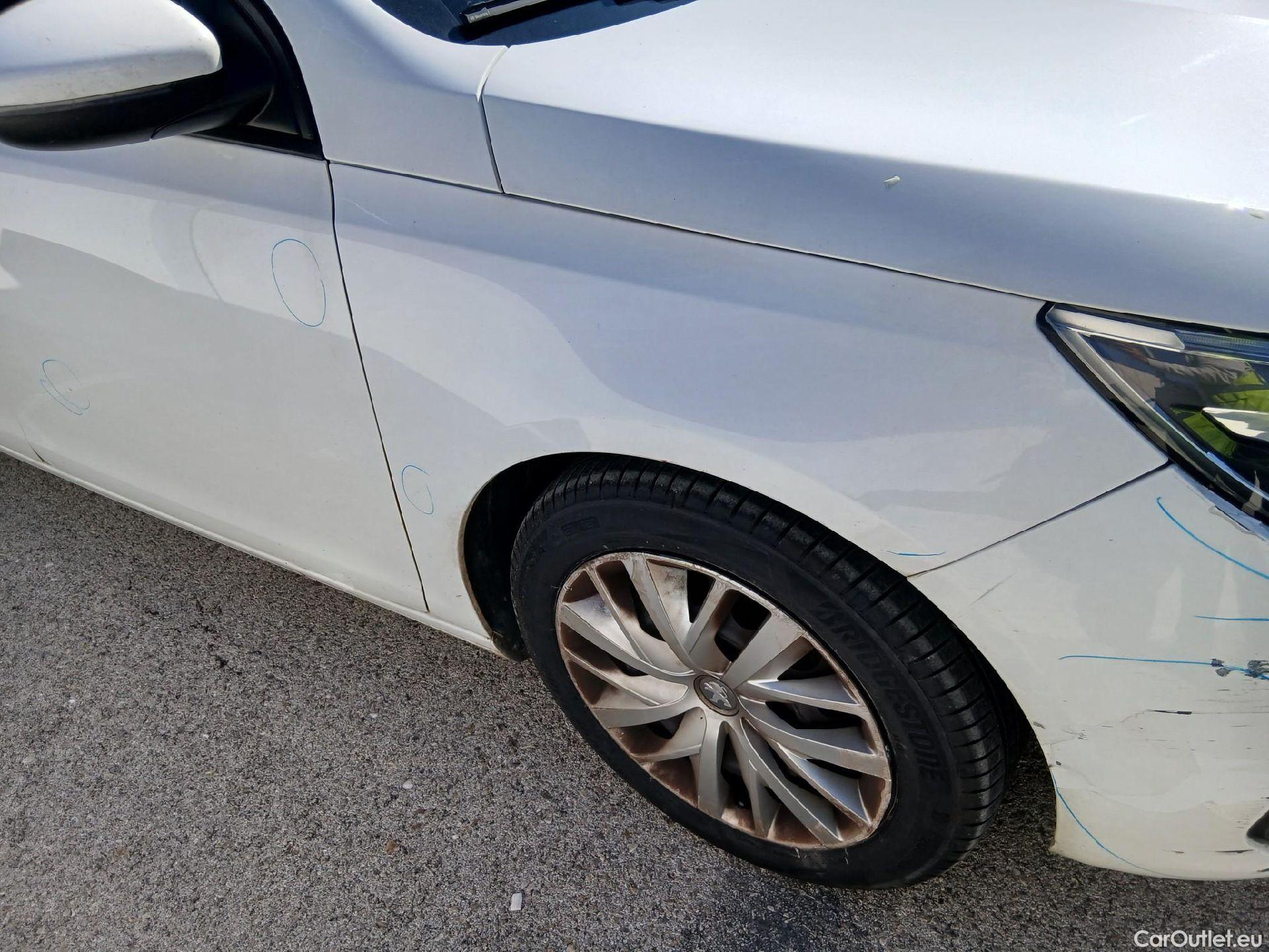  Peugeot  308 PEUGEOT  / 2017 / 5P / familiar SW Business Line BlueHDi 130 S&S 6vel MA #57