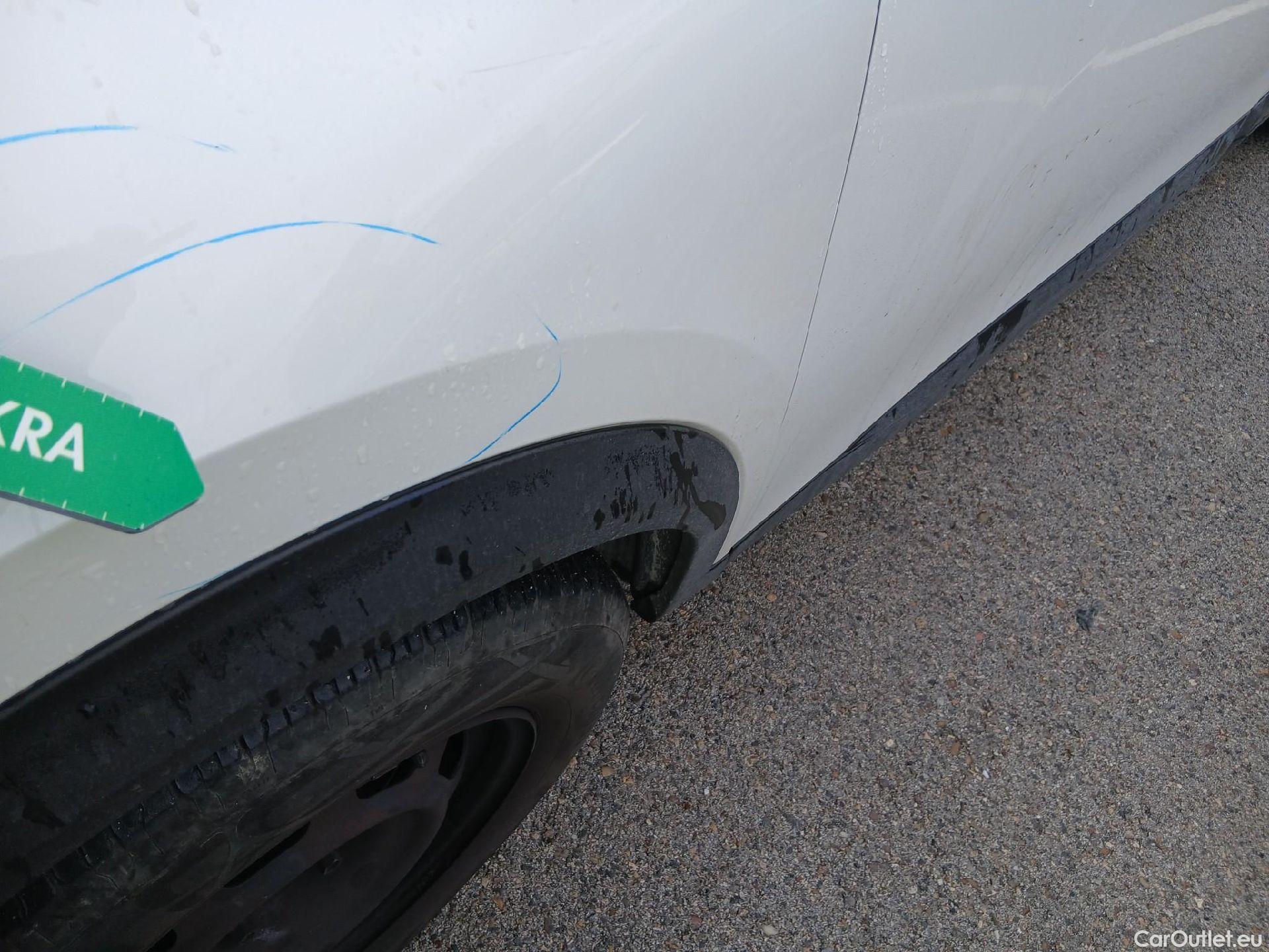  Peugeot  2008 PEUGEOT  / 2019 / 5P / todoterreno Active Pack Puretech 100 S&S BVM6 #7