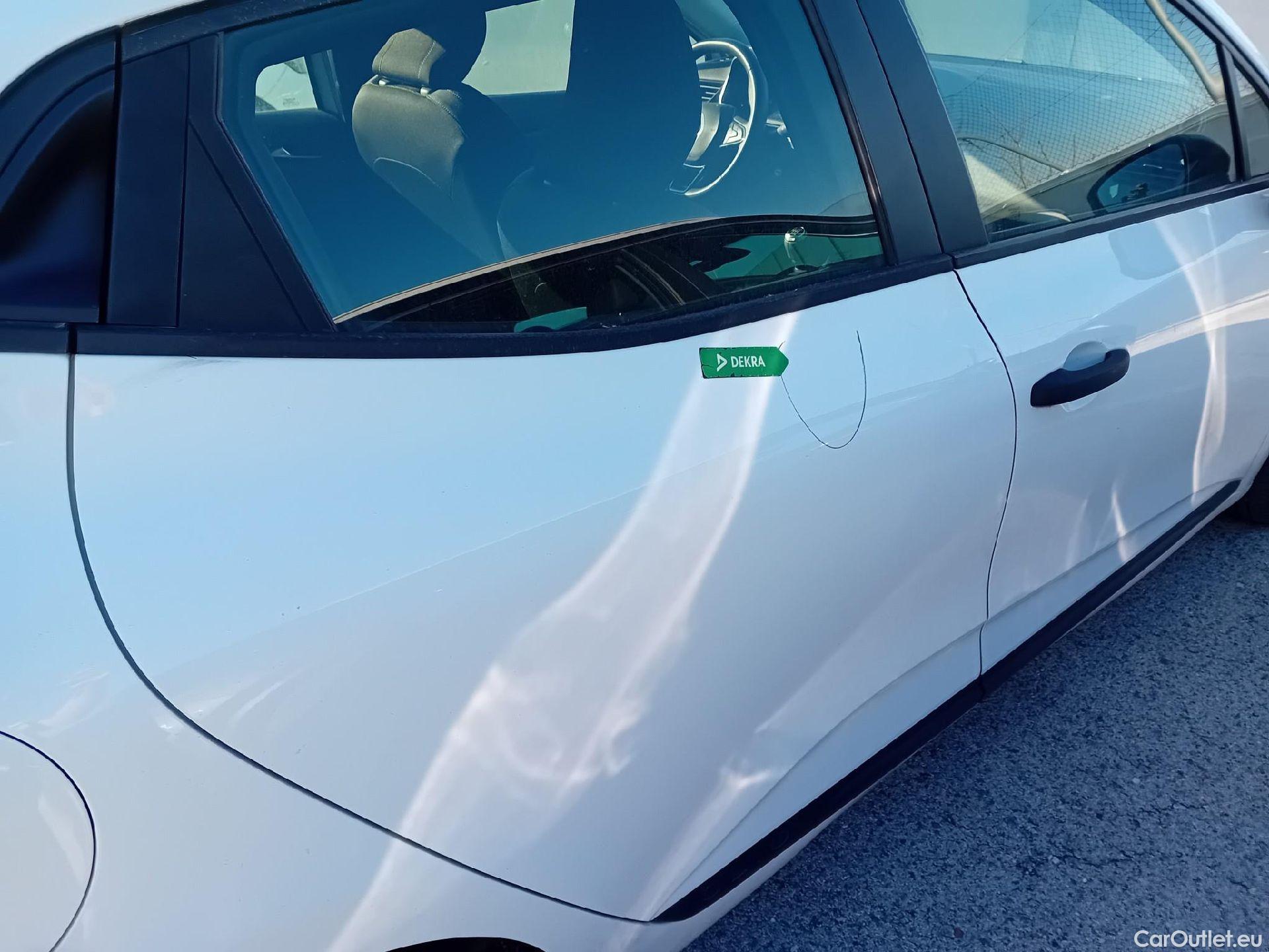  Renault  Clio RENAULT  / 2019 / 5P / berlina con portón Business Blue dCi 63 kW (85CV) #12