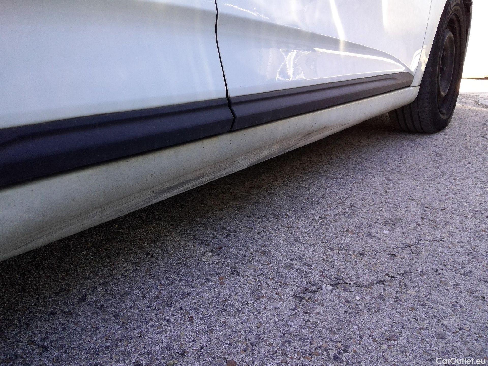  Renault  Clio RENAULT  / 2019 / 5P / berlina con portón Business Blue dCi 63 kW (85CV) #15