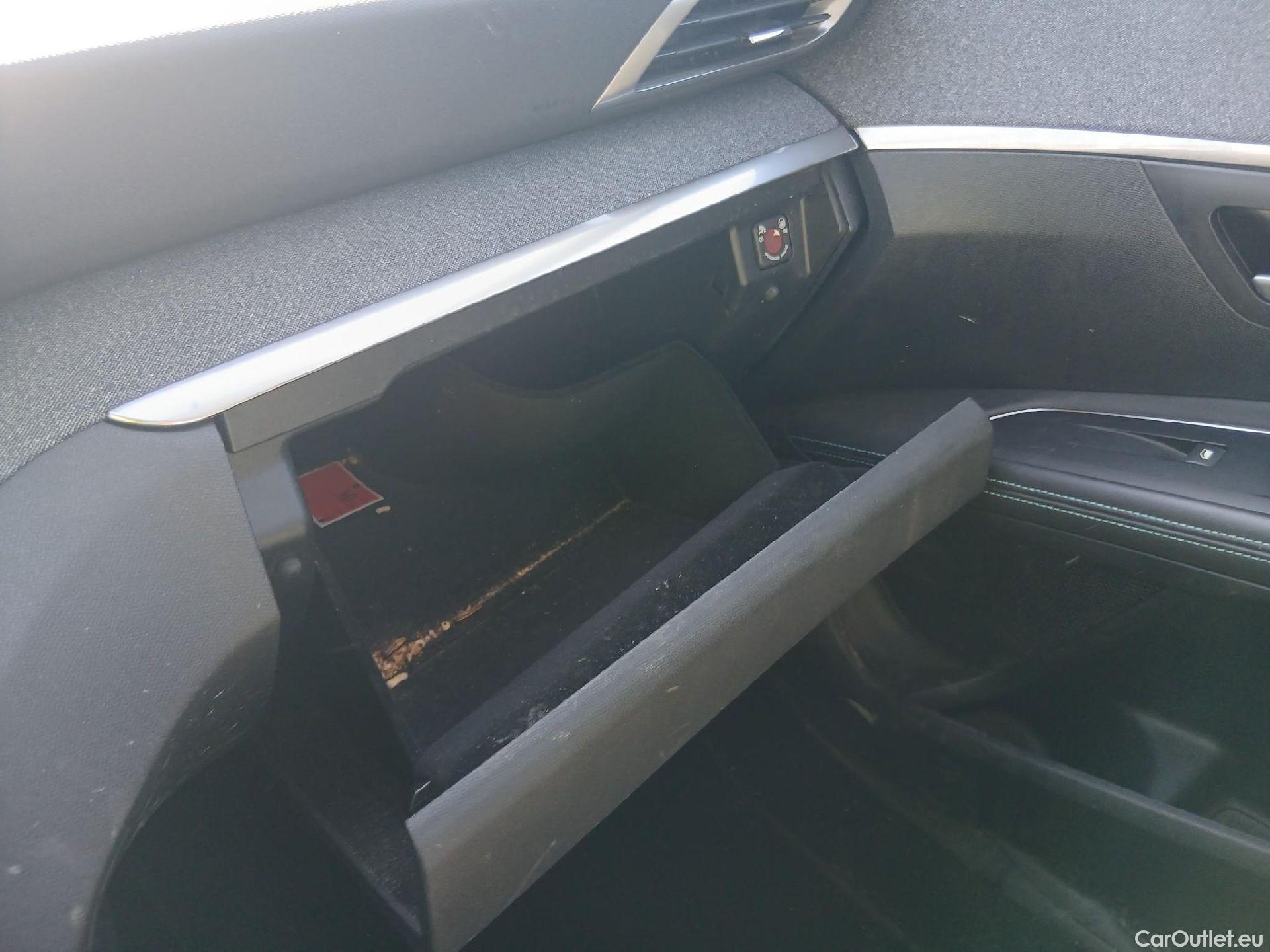  Peugeot  5008 PEUGEOT  / 2020 / 5P / todoterreno 1.5 BlueHDi 96kW S&S Allure Pack EAT8 #1