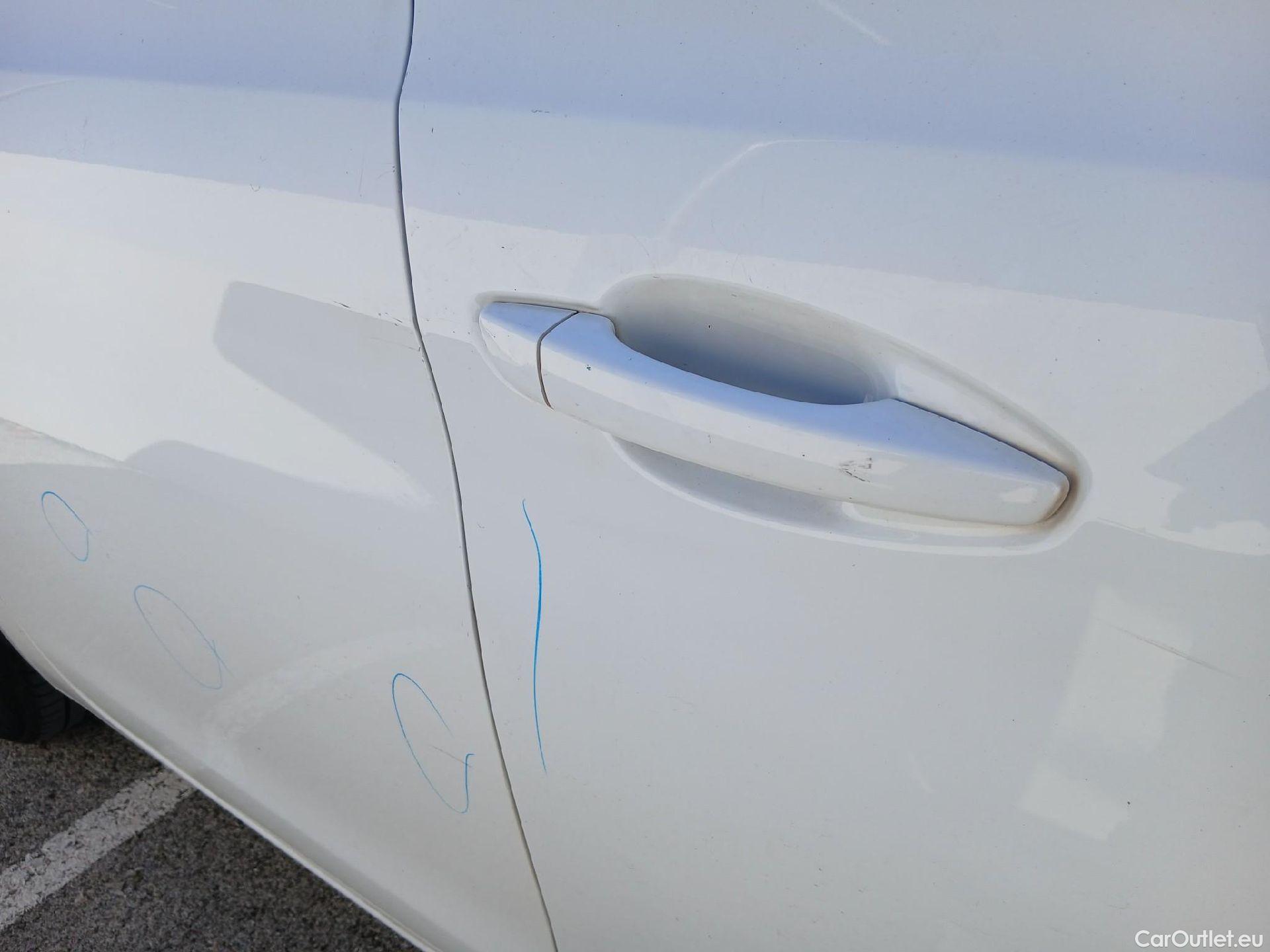  Peugeot  308 PEUGEOT  / 2017 / 5P / familiar SW Business Line BlueHDi 130 S&S 6vel MA #52