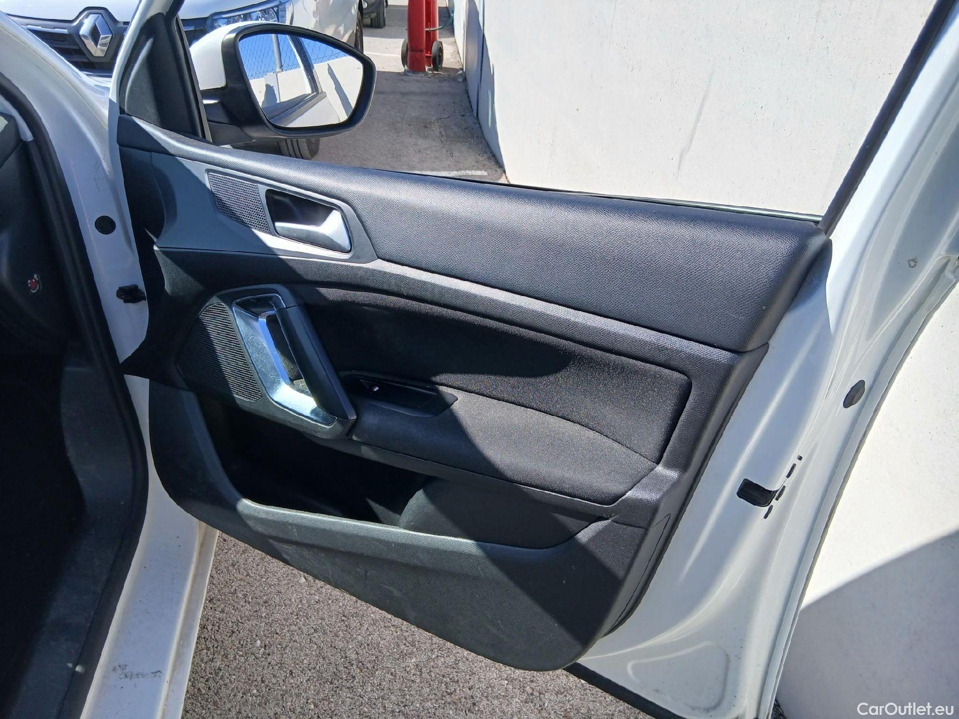  Peugeot  308 PEUGEOT  / 2017 / 5P / familiar SW Business Line BlueHDi 130 S&S 6vel MA #65