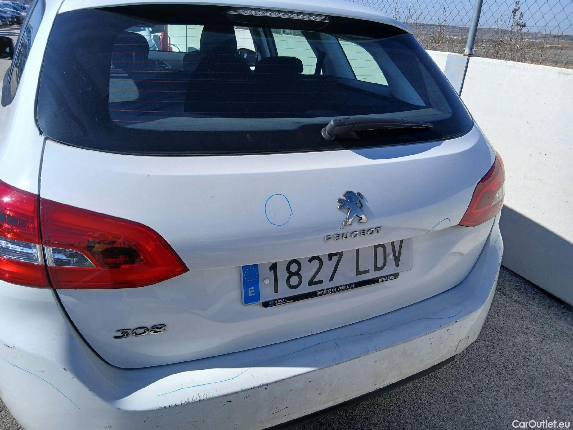  Peugeot  308 PEUGEOT  / 2017 / 5P / familiar SW Business Line BlueHDi 130 S&S 6vel MA #37