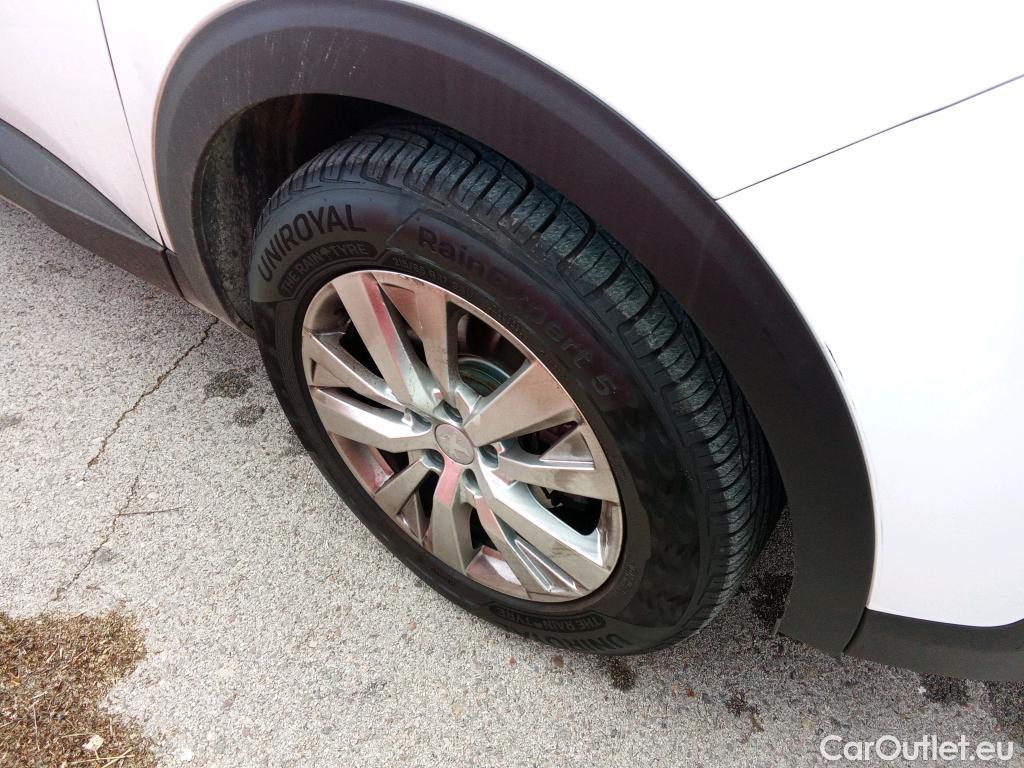  Peugeot  3008 PEUGEOT  / 2016 / 5P / todoterreno 1.2 PURETECH 96KW (130CV) ACTIVE S&S #11