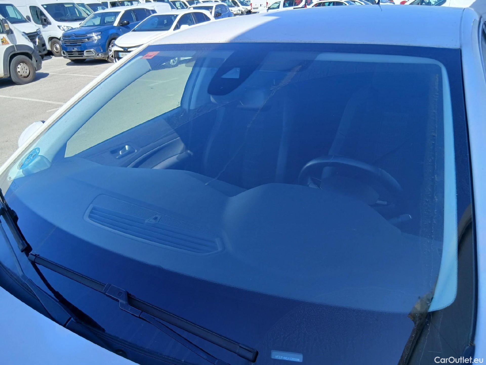  Peugeot  308 PEUGEOT  / 2017 / 5P / berlina con portón 5p Allure PureTech 130 S&S (CX) #3