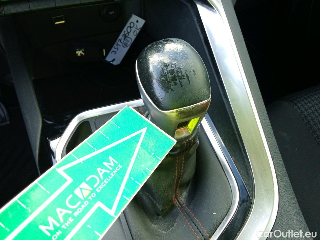  Peugeot  3008 PEUGEOT  / 2016 / 5P / todoterreno 1.2 PURETECH 96KW (130CV) ACTIVE S&S #22