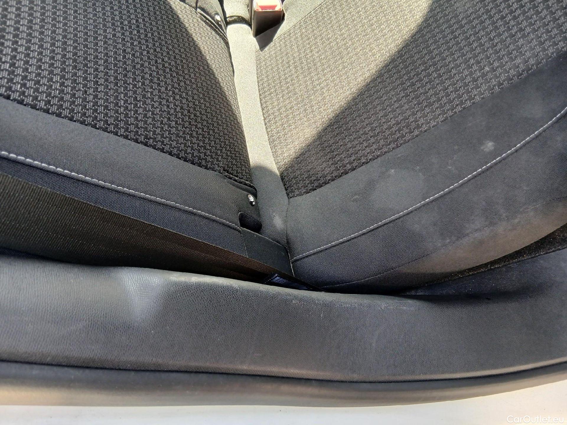  Peugeot  308 PEUGEOT  / 2017 / 5P / familiar SW Business Line BlueHDi 130 S&S 6vel MA #62