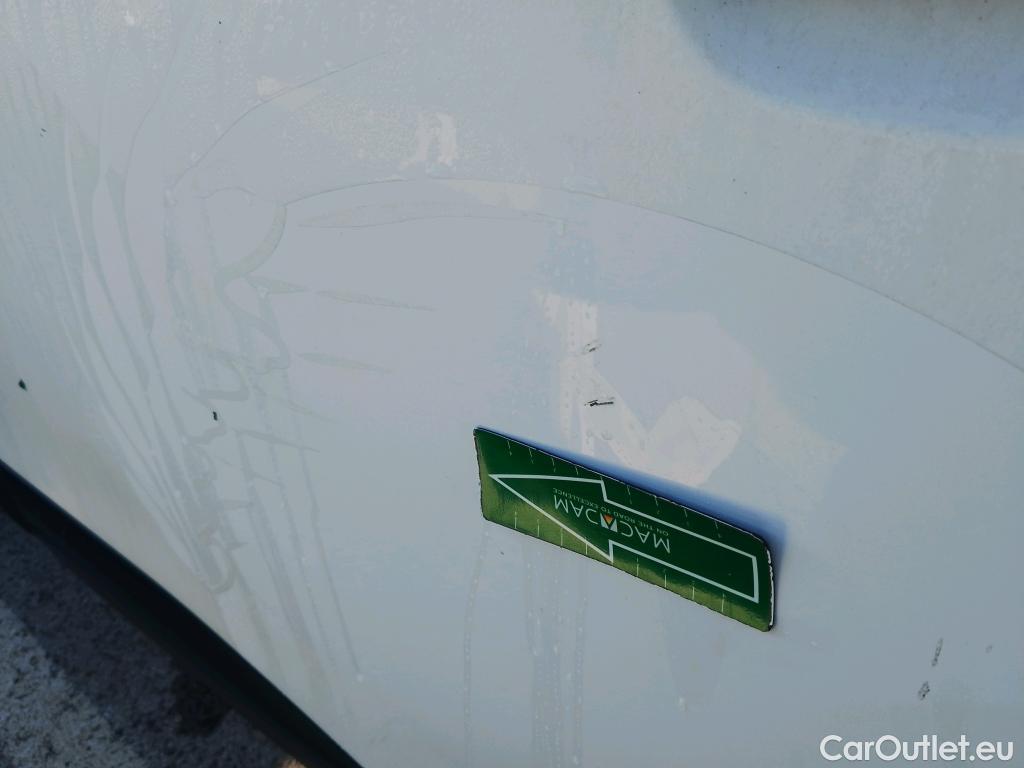  Peugeot  2008 PEUGEOT  / 2019 / 5P / todoterreno Active Pack BlueHDI 81kW (110CV) #13