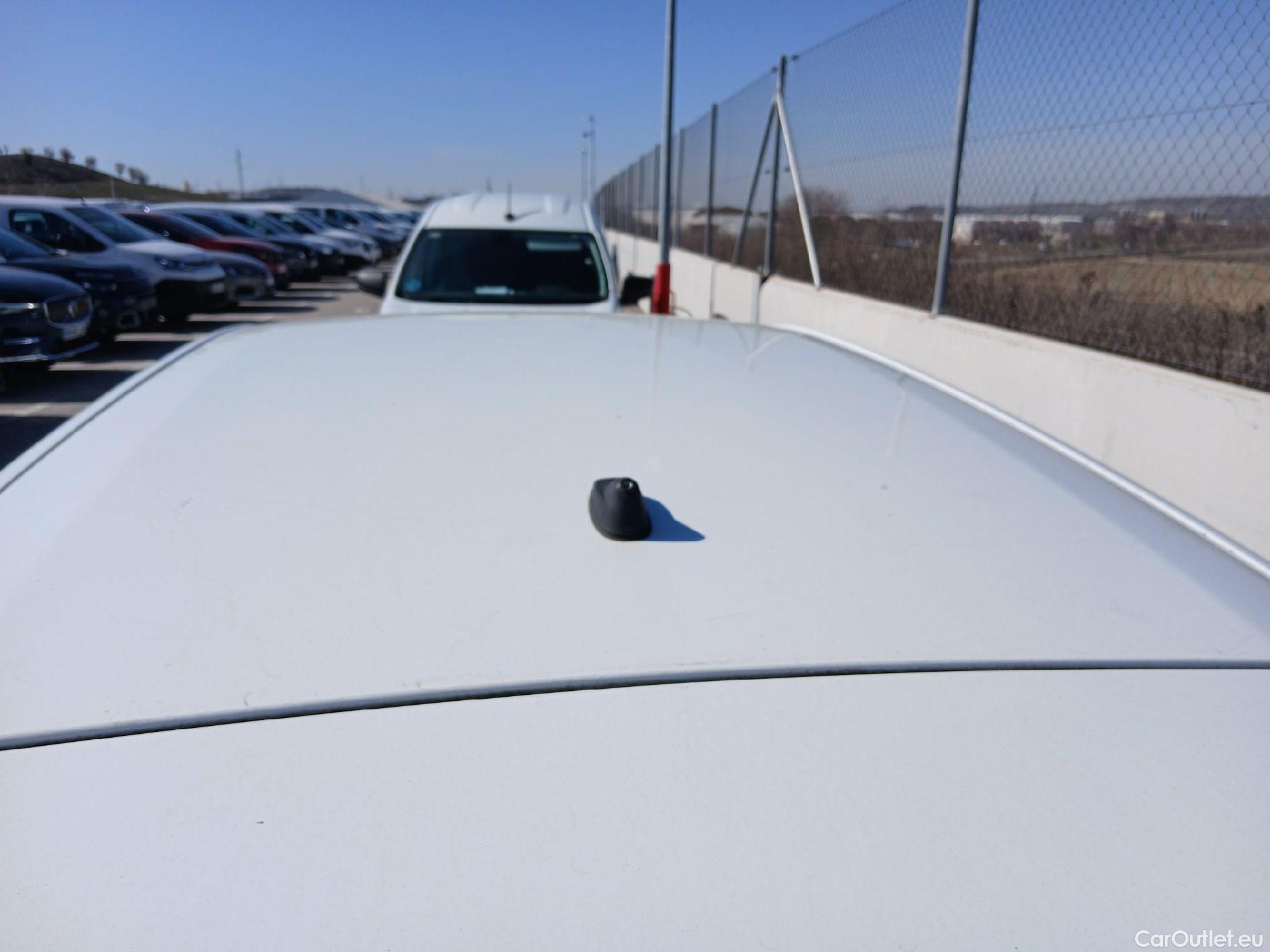  Peugeot  308 PEUGEOT  / 2017 / 5P / familiar SW Business Line BlueHDi 130 S&S 6vel MA #38