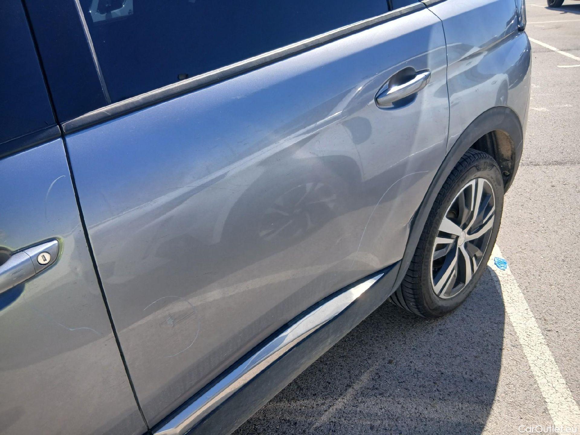  Peugeot  5008 PEUGEOT  / 2020 / 5P / todoterreno 1.5 BlueHDi 96kW S&S Allure Pack EAT8 #16