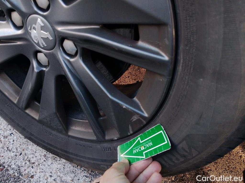  Peugeot  2008 PEUGEOT  / 2019 / 5P / todoterreno Active Pack BlueHDI 81kW (110CV) #9