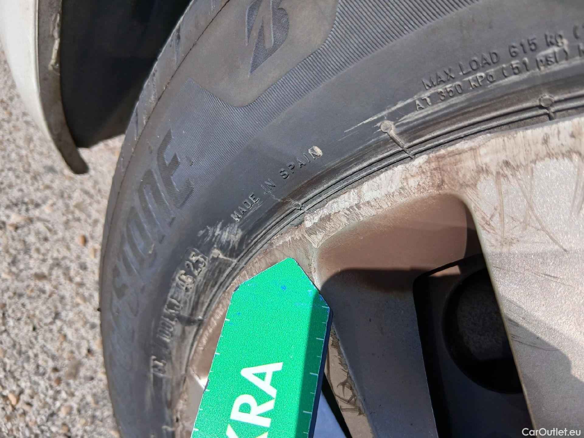  Peugeot  308 PEUGEOT  / 2017 / 5P / familiar SW Business Line BlueHDi 130 S&S 6vel MA #16