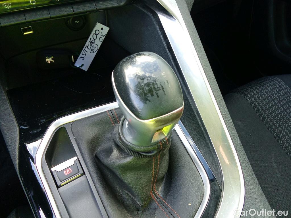  Peugeot  3008 PEUGEOT  / 2016 / 5P / todoterreno 1.2 PURETECH 96KW (130CV) ACTIVE S&S #21