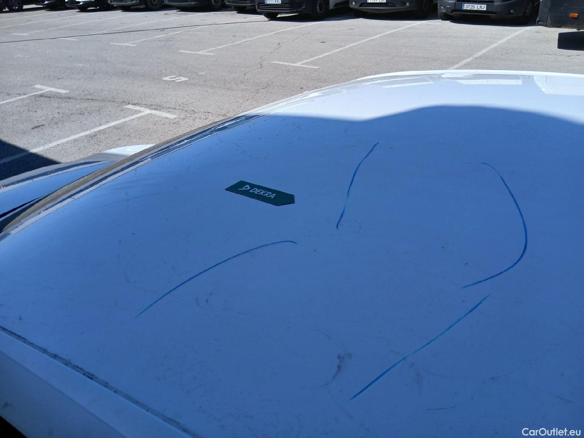  Peugeot  308 PEUGEOT  / 2017 / 5P / berlina con portón 5p Allure PureTech 130 S&S (CX) #19