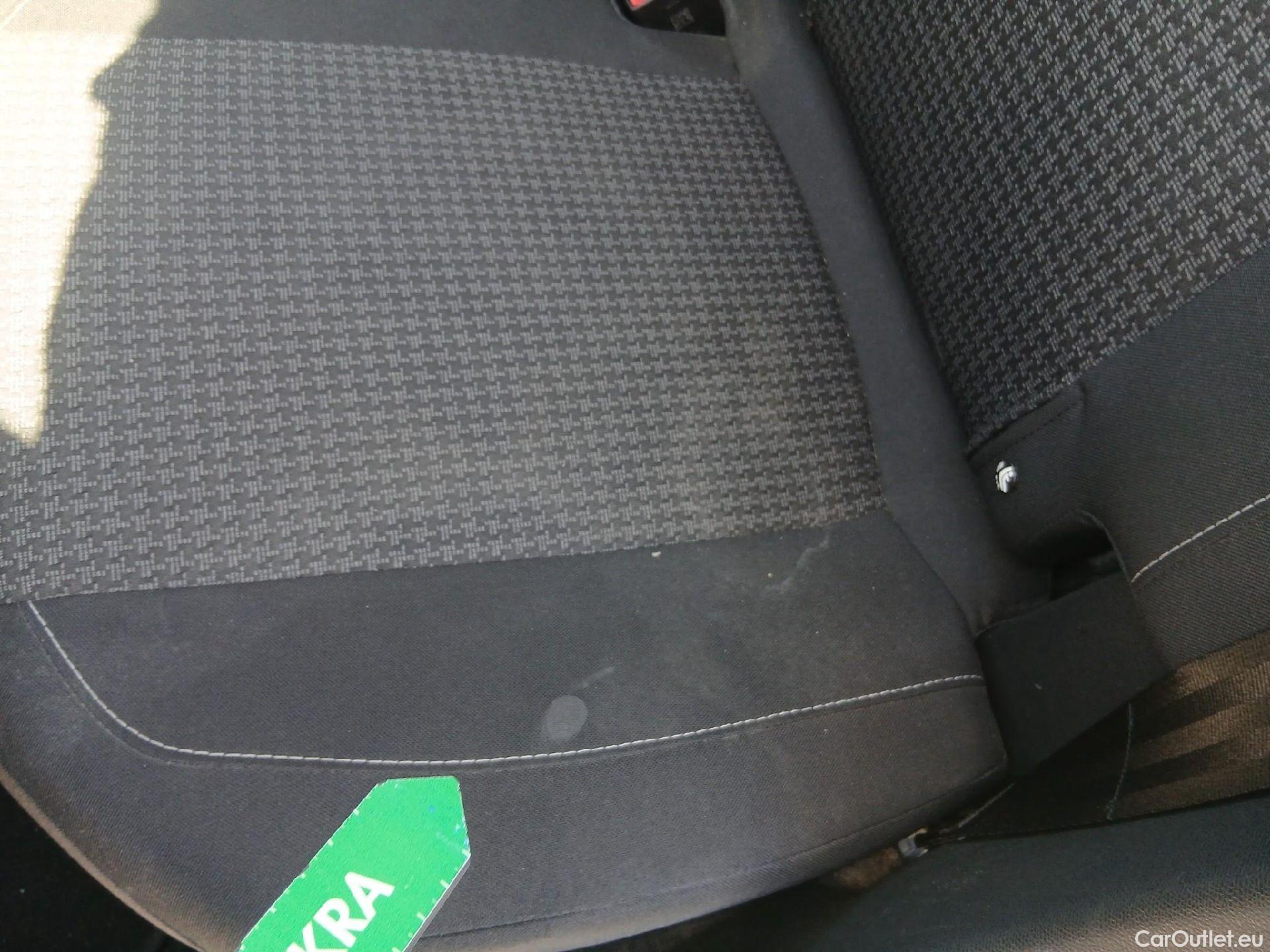  Peugeot  308 PEUGEOT  / 2017 / 5P / familiar SW Business Line BlueHDi 130 S&S 6vel MA #26