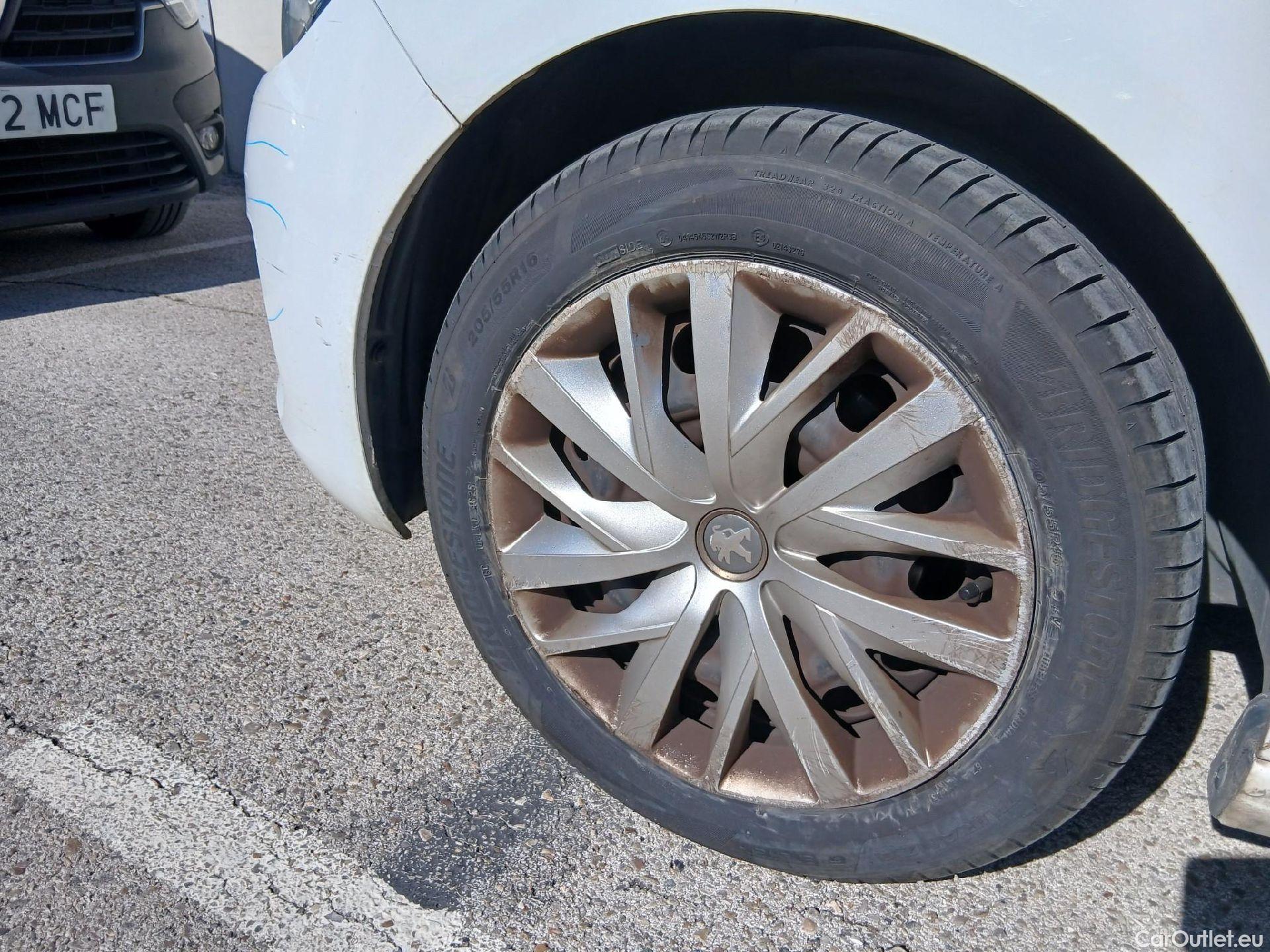  Peugeot  308 PEUGEOT  / 2017 / 5P / familiar SW Business Line BlueHDi 130 S&S 6vel MA #15