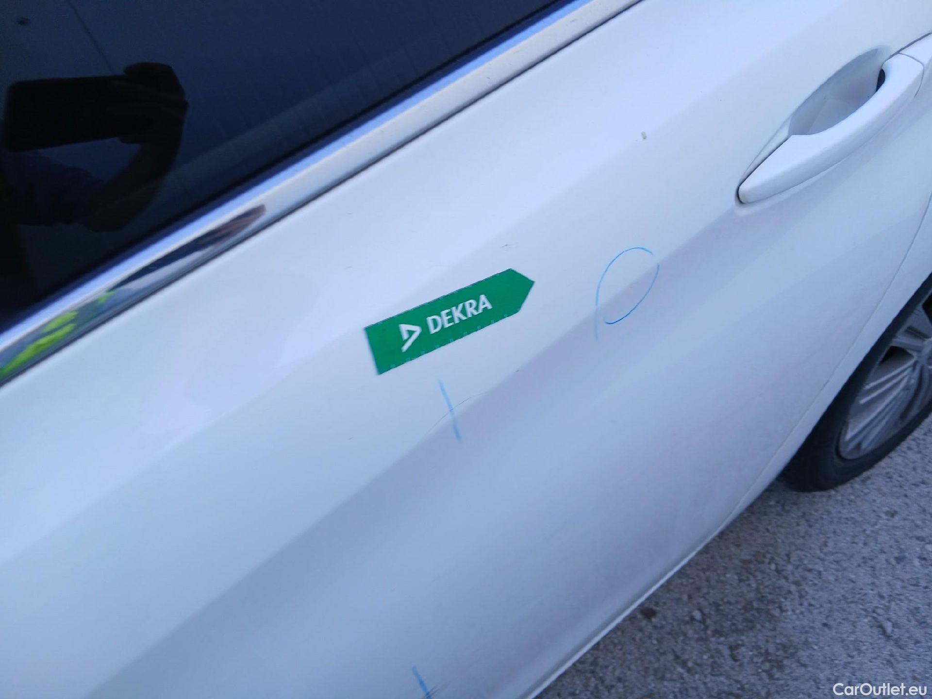  Peugeot  308 PEUGEOT  / 2017 / 5P / berlina con portón 5p Allure PureTech 130 S&S (CX) #21