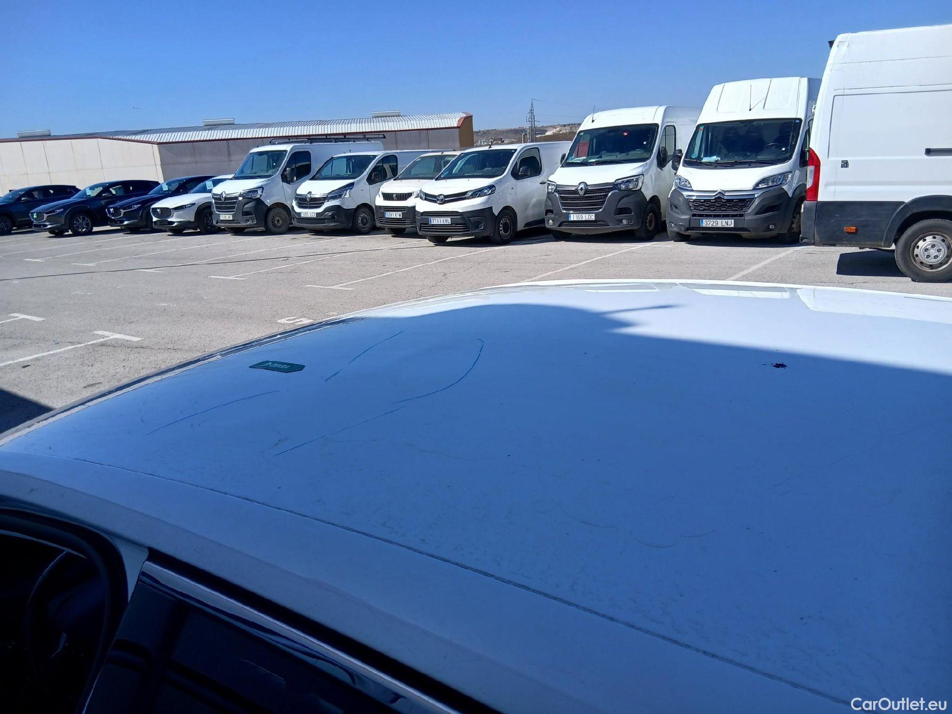  Peugeot  308 PEUGEOT  / 2017 / 5P / berlina con portón 5p Allure PureTech 130 S&S (CX) #18