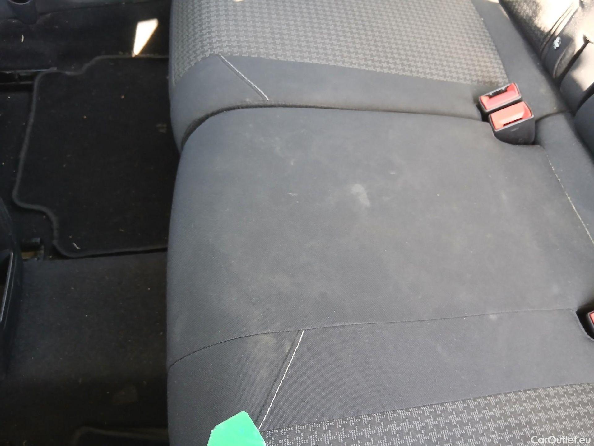  Peugeot  308 PEUGEOT  / 2017 / 5P / familiar SW Business Line BlueHDi 130 S&S 6vel MA #28