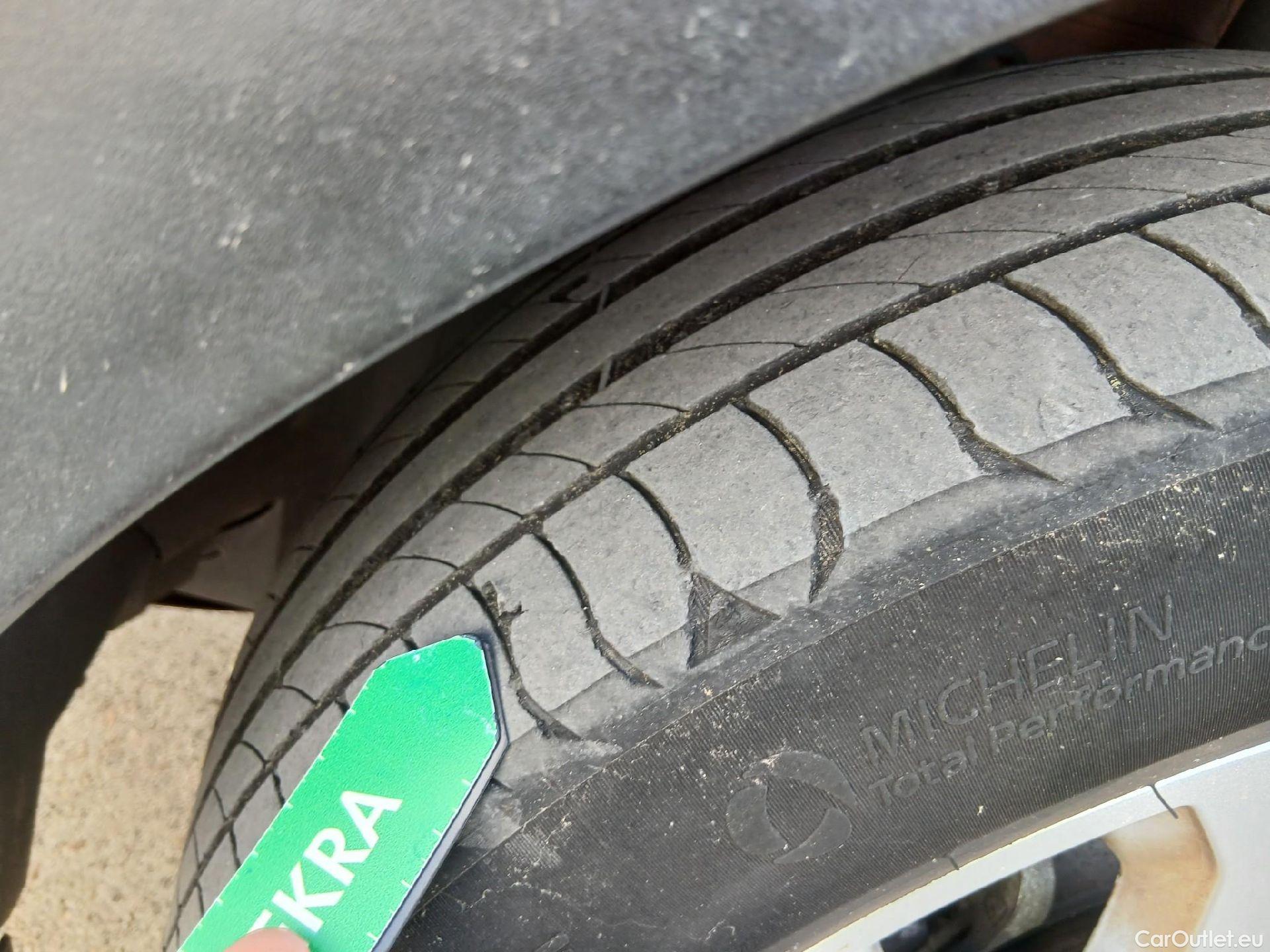  Renault  Kadjar RENAULT  / 2019 / 5P / crossover Intens Blue dCi 85kW (115CV) (CX) #3