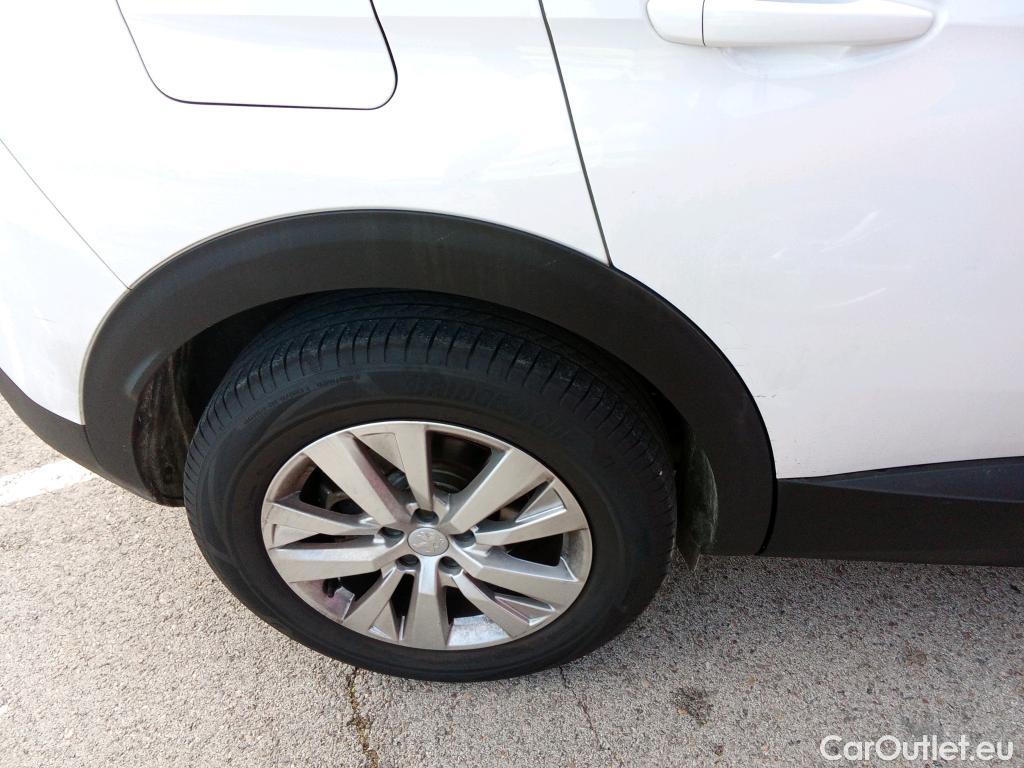  Peugeot  3008 PEUGEOT  / 2016 / 5P / todoterreno 1.2 PURETECH 96KW (130CV) ACTIVE S&S #29