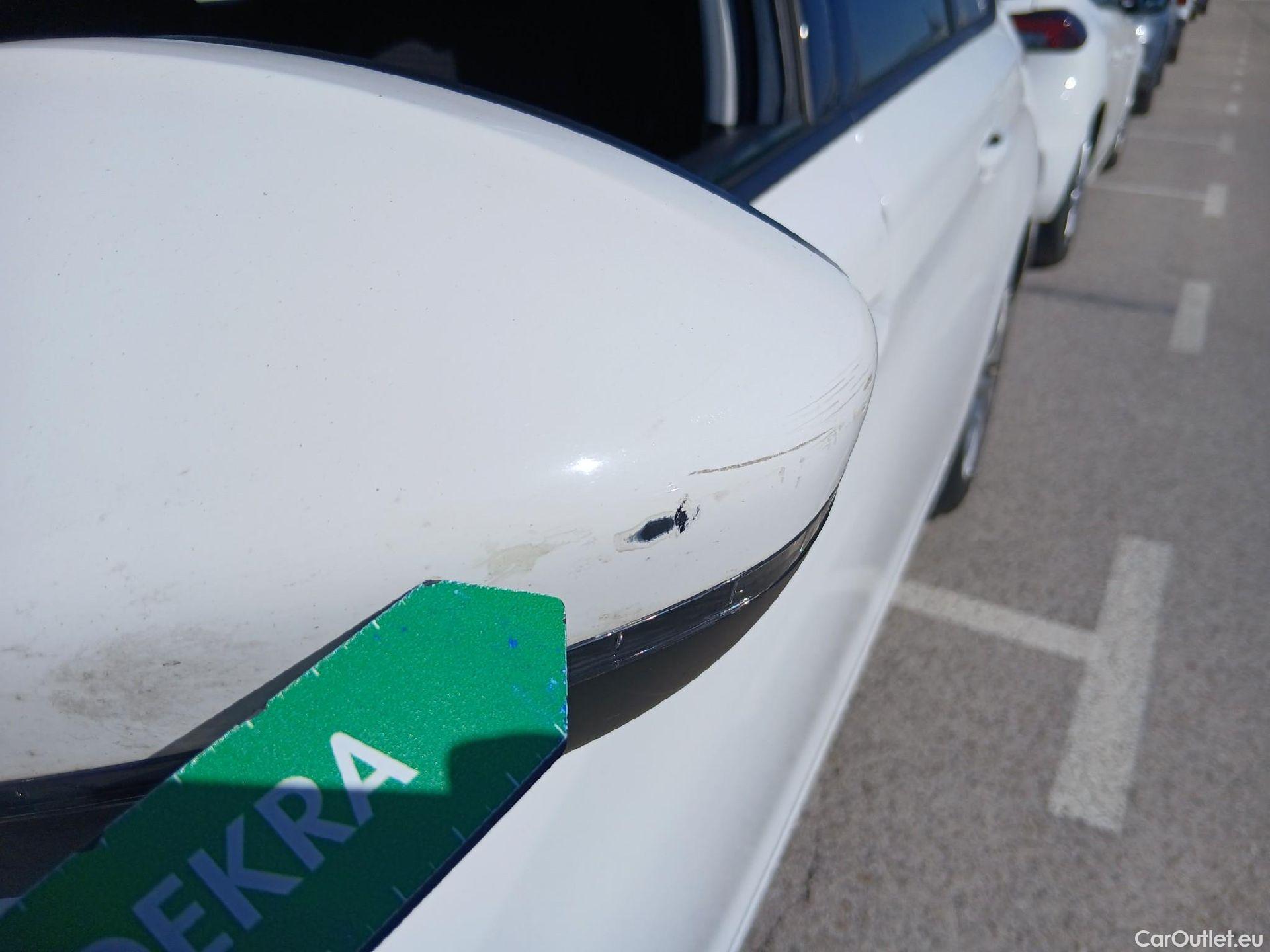  Peugeot  308 PEUGEOT  / 2017 / 5P / familiar SW Business Line BlueHDi 130 S&S 6vel MA #14