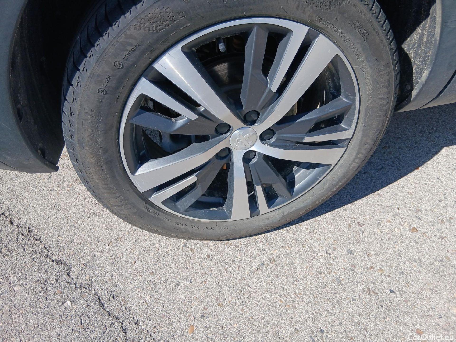  Peugeot  5008 PEUGEOT  / 2020 / 5P / todoterreno 1.5 BlueHDi 96kW S&S Allure Pack EAT8 #43