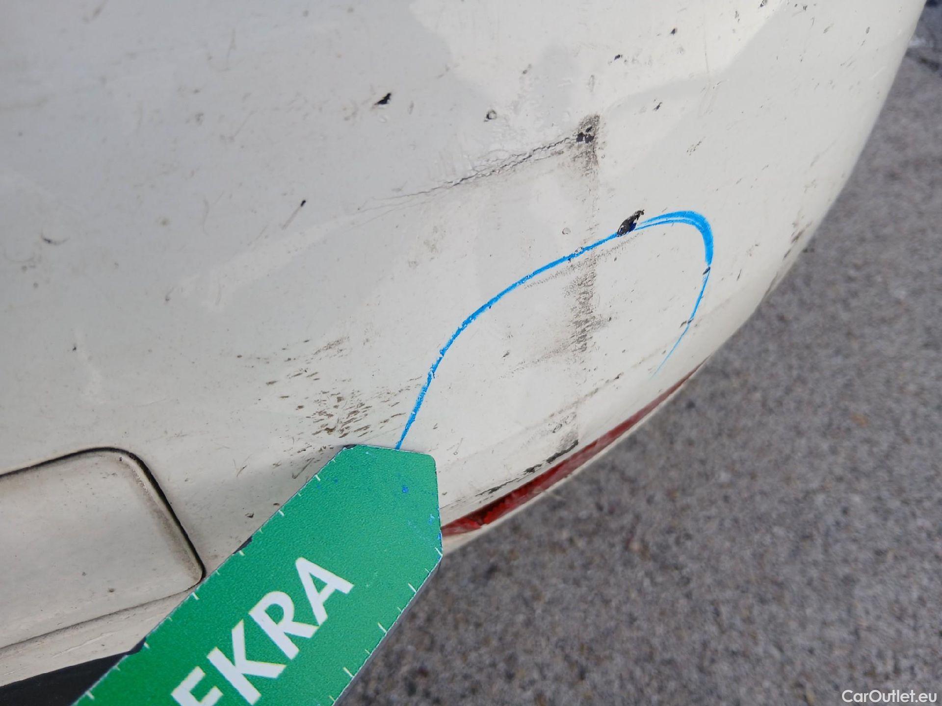  Peugeot  308 PEUGEOT  / 2017 / 5P / familiar SW Business Line BlueHDi 130 S&S 6vel MA #32