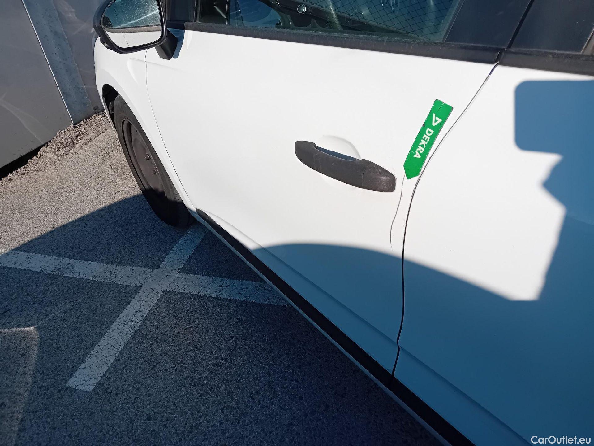  Renault  Clio RENAULT  / 2019 / 5P / berlina con portón Business Blue dCi 63 kW (85CV) #7