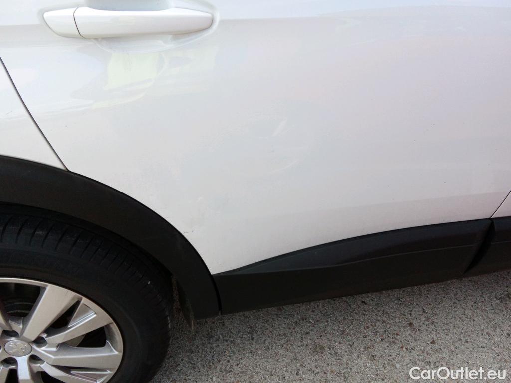  Peugeot  3008 PEUGEOT  / 2016 / 5P / todoterreno 1.2 PURETECH 96KW (130CV) ACTIVE S&S #1