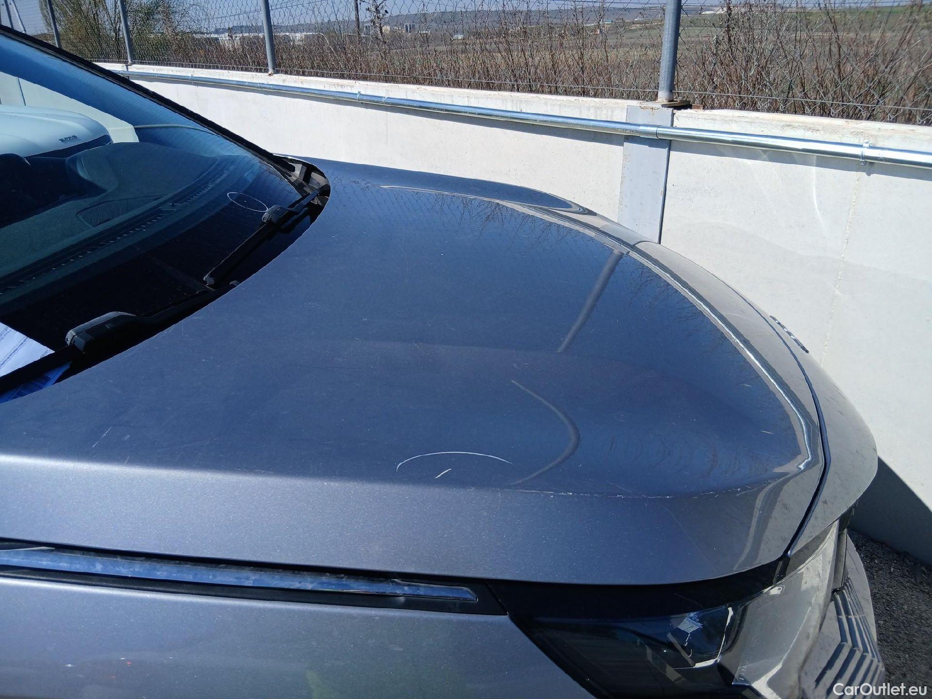  Peugeot  5008 PEUGEOT  / 2020 / 5P / todoterreno 1.5 BlueHDi 96kW S&S Allure Pack EAT8 #38