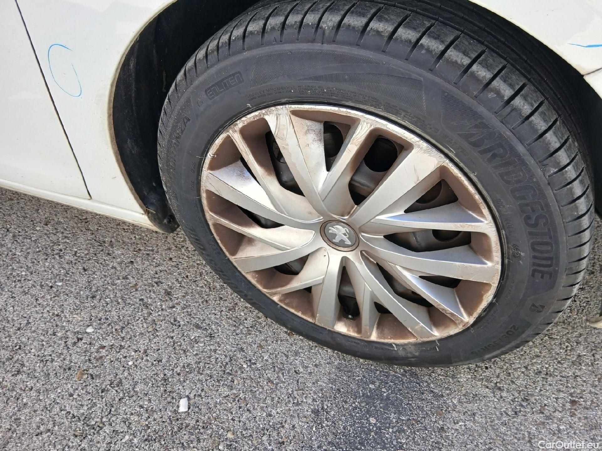  Peugeot  308 PEUGEOT  / 2017 / 5P / familiar SW Business Line BlueHDi 130 S&S 6vel MA #59