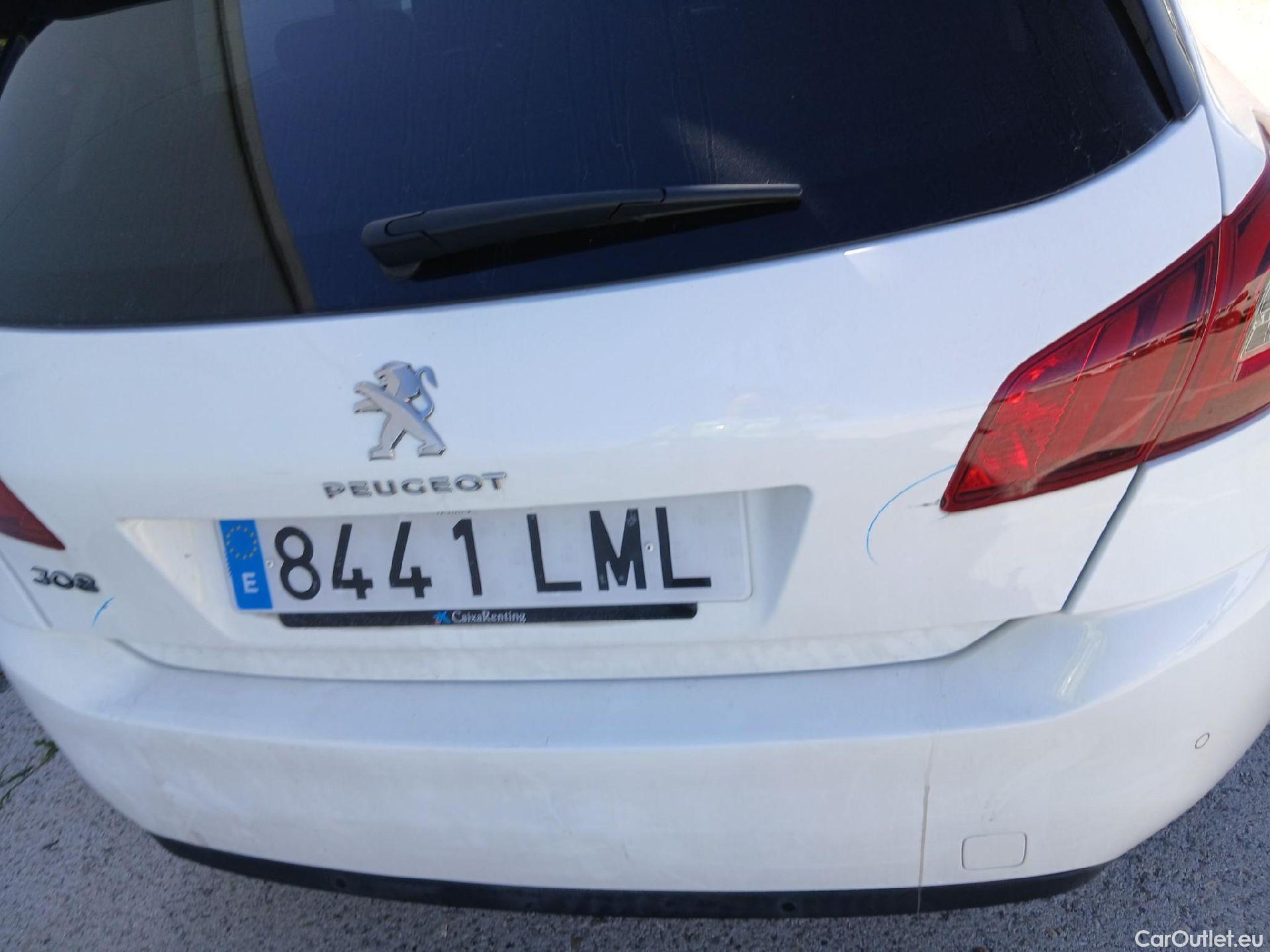  Peugeot  308 PEUGEOT  / 2017 / 5P / berlina con portón 5p Allure PureTech 130 S&S (CX) #27