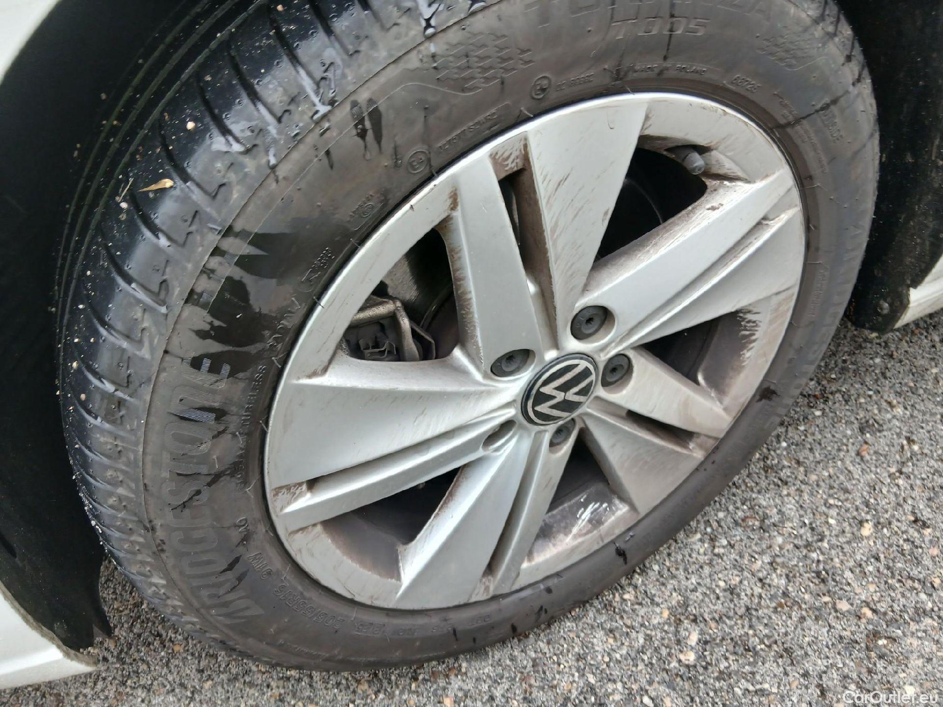  Volkswagen  Golf  VOLKSWAGEN / 2020 / 5P / familiar Life 2.0 TDI 85kW (115CV) Variant #10