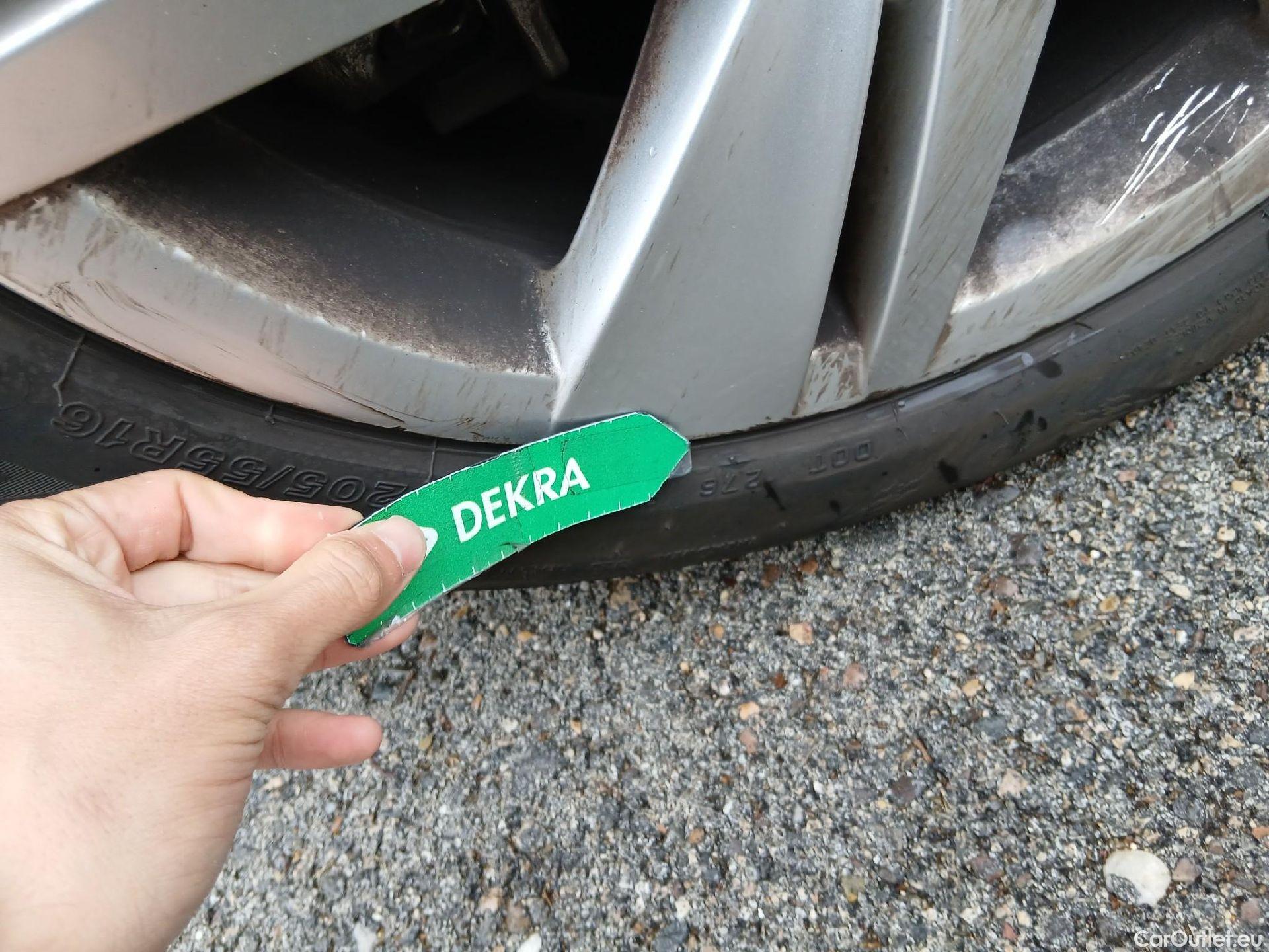  Volkswagen  Golf  VOLKSWAGEN / 2020 / 5P / familiar Life 2.0 TDI 85kW (115CV) Variant #9