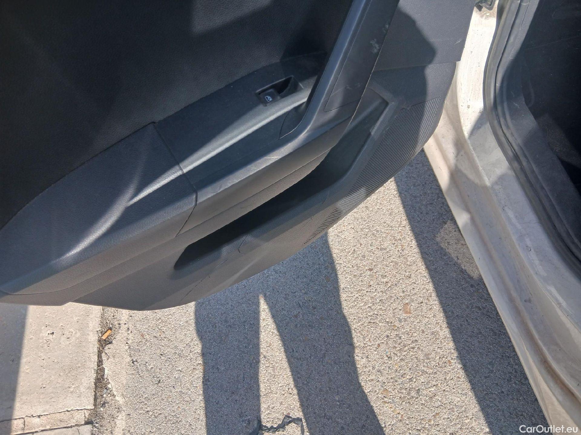  Seat  Ibiza SEAT  / 2017 / 5P / berlina con portón 1.0 TSI 81kW (110CV) Style Plus (AC) #5