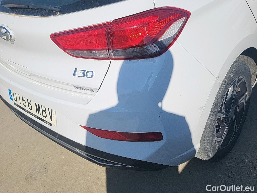  Hyundai  i30 HYUNDAI  / 2020 / 5P / berlina con portón 1.0 TGDI 48V Klass #15