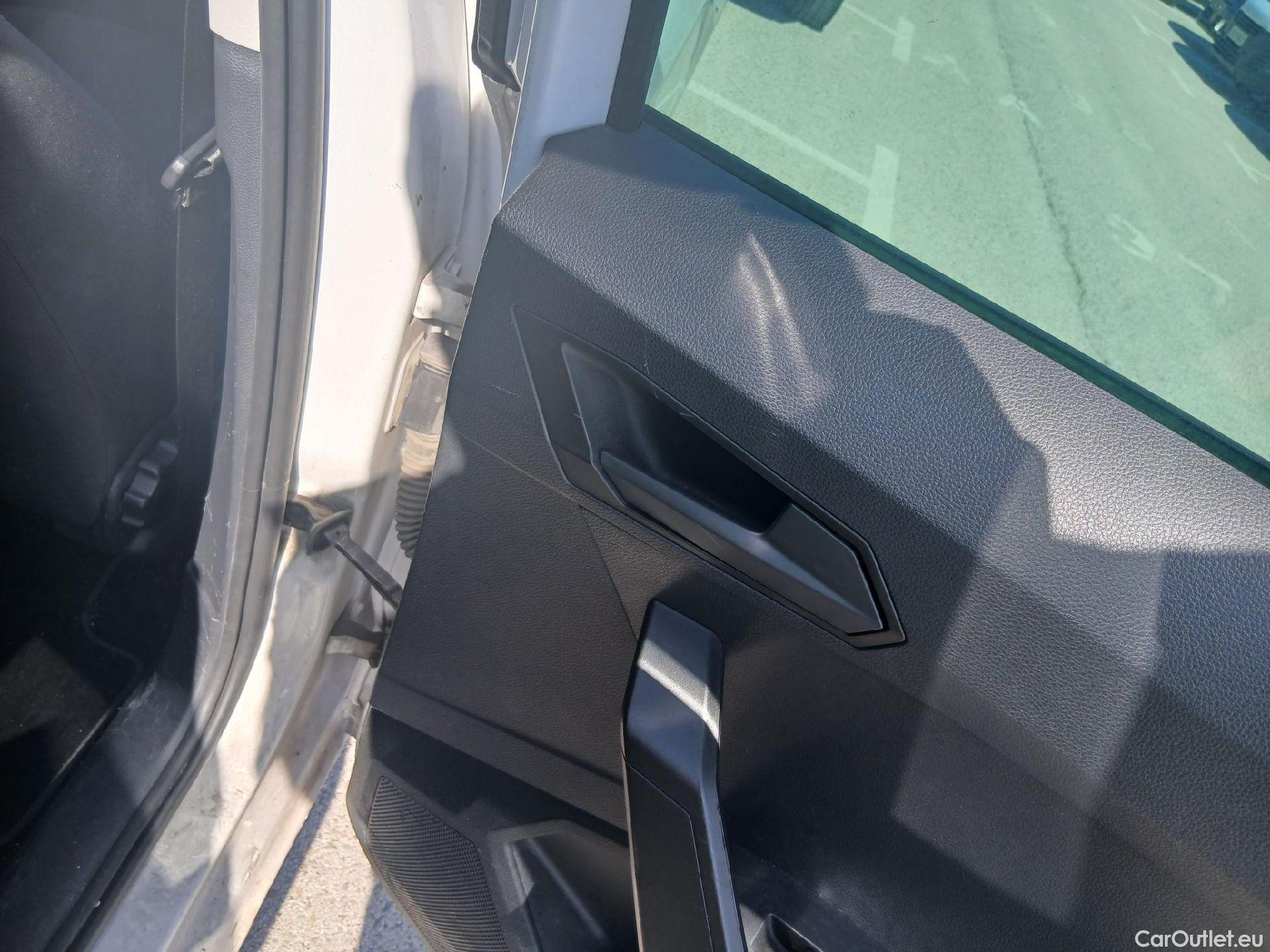  Seat  Ibiza SEAT  / 2017 / 5P / berlina con portón 1.0 TSI 81kW (110CV) Style Plus (AC) #8