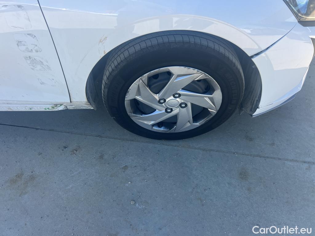  Hyundai  i20 HYUNDAI  / 2023 / 5P / berlina con portón 1.2 MPI Essence #27