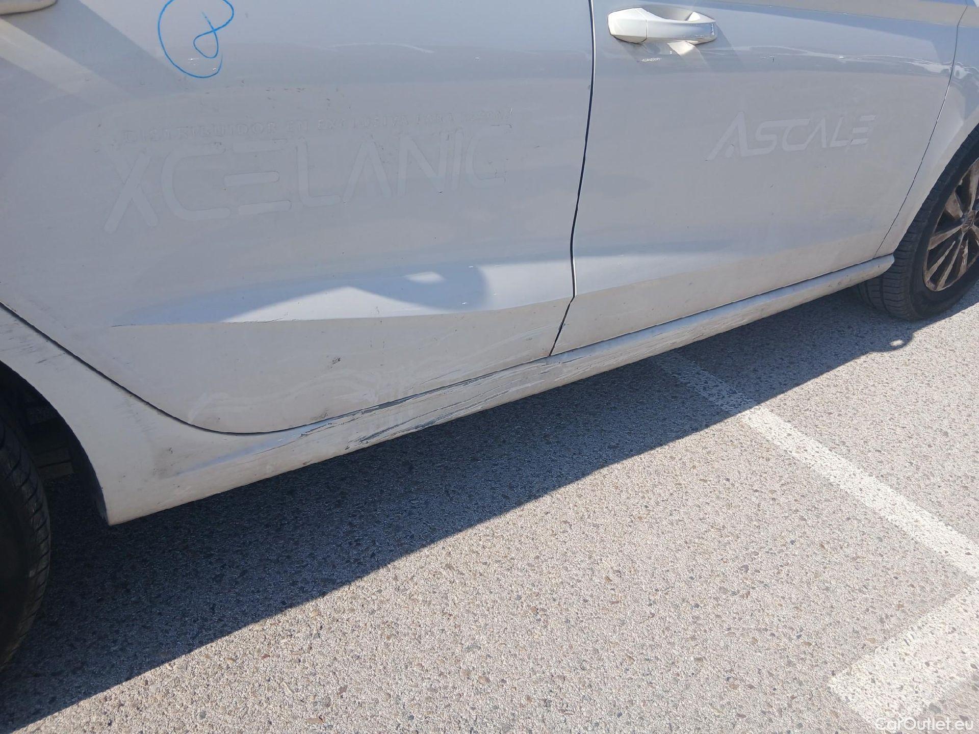  Seat  Ibiza SEAT  / 2017 / 5P / berlina con portón 1.0 TSI 81kW (110CV) Style Plus (AC) #38