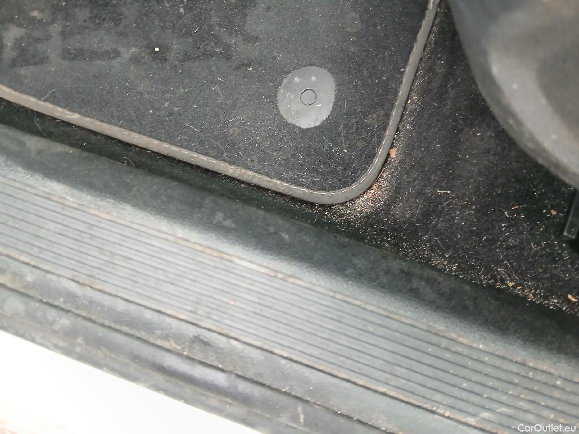  Volkswagen  Golf  VOLKSWAGEN / 2020 / 5P / familiar Life 2.0 TDI 85kW (115CV) Variant #13