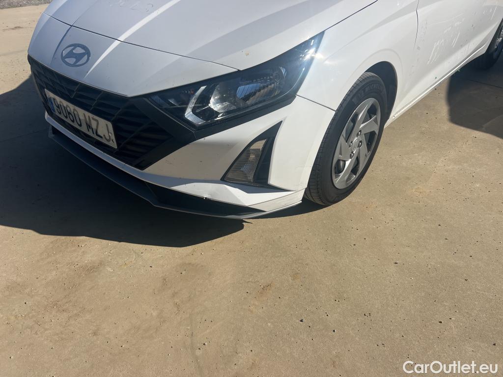  Hyundai  i20 HYUNDAI  / 2023 / 5P / berlina con portón 1.2 MPI Essence #15