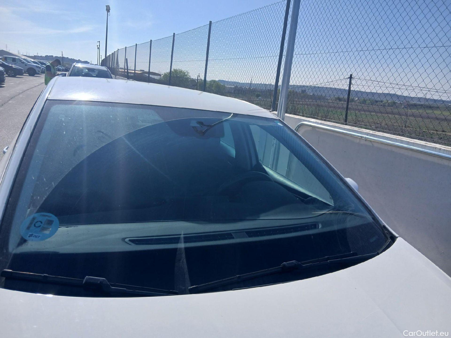  Seat  Ibiza SEAT  / 2017 / 5P / berlina con portón 1.0 TSI 81kW (110CV) Style Plus (AC) #19