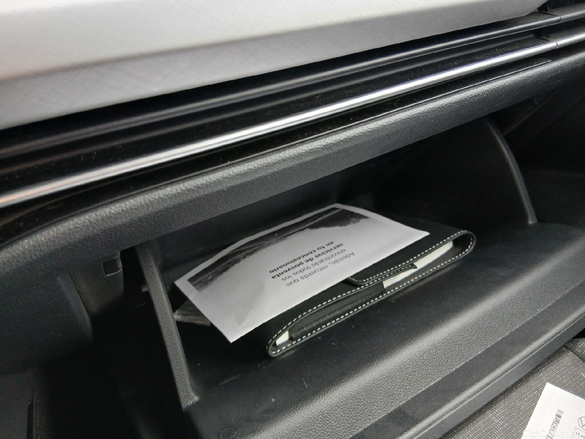  Volkswagen  Golf  VOLKSWAGEN / 2020 / 5P / familiar Life 2.0 TDI 85kW (115CV) Variant #1