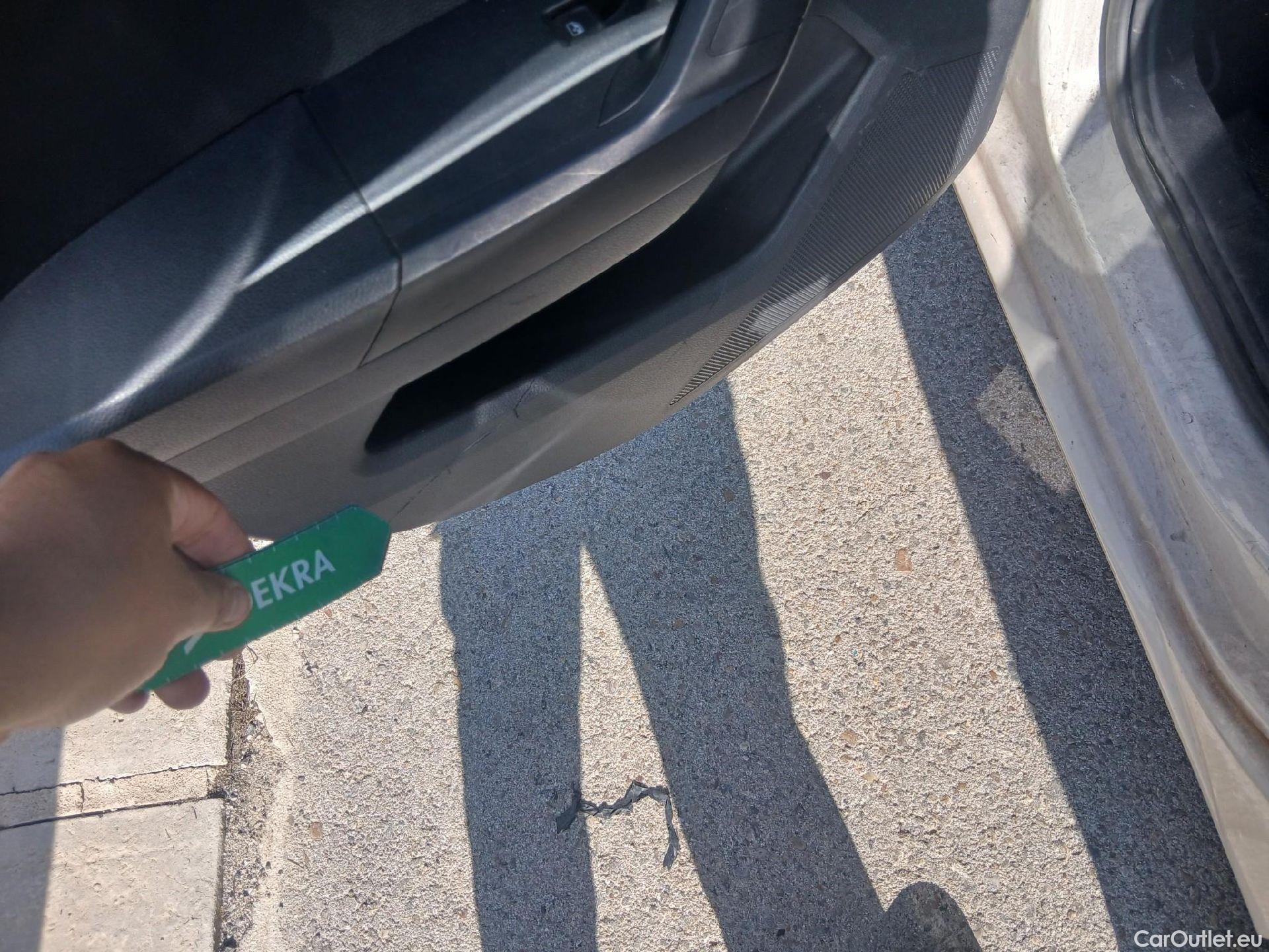  Seat  Ibiza SEAT  / 2017 / 5P / berlina con portón 1.0 TSI 81kW (110CV) Style Plus (AC) #6