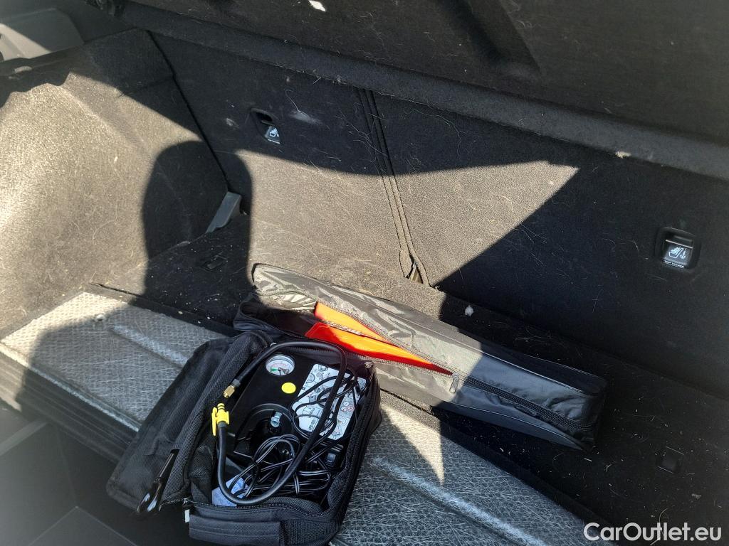  Hyundai  i30 HYUNDAI  / 2020 / 5P / berlina con portón 1.0 TGDI 48V Klass #5