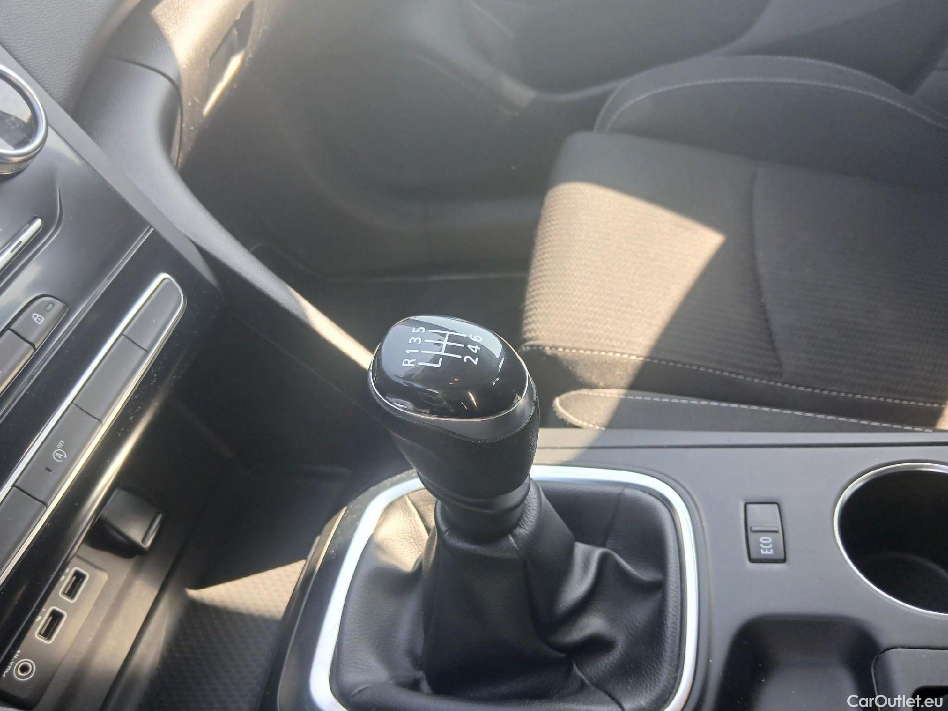  Renault  Megane RENAULT Mégane / 2020 / 5P / berlina con portón Intens Blue dCi 85 kW (115CV) #6