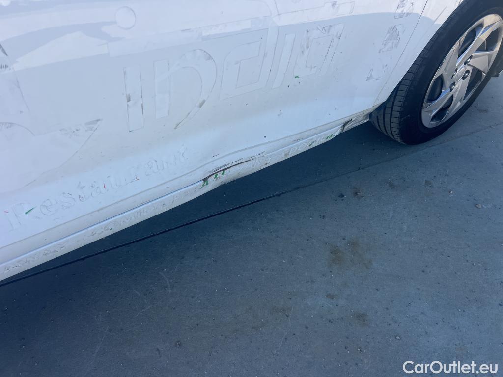  Hyundai  i20 HYUNDAI  / 2023 / 5P / berlina con portón 1.2 MPI Essence #4